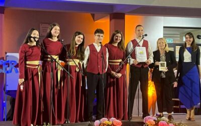 Nacionalnu nagradu „Oskar znanja“ za osvojeno prvo mjesto na državnom školskom natjecanju u školskoj godini 2024./2025. osvojili su Tea Armanda i Ivan Balić, učenici Osnovne škole Dugopolje