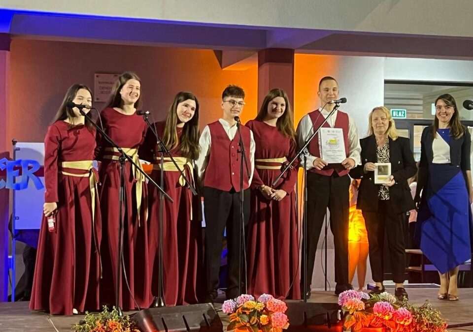 Nacionalnu nagradu „Oskar znanja“ za osvojeno prvo mjesto na državnom školskom natjecanju u školskoj godini 2024./2025. osvojili su Tea Armanda i Ivan Balić, učenici Osnovne škole Dugopolje